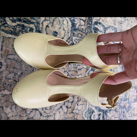 Dolce by MOJO Moxy T-Strap Heels size 6.5 - Picture 5 of 7